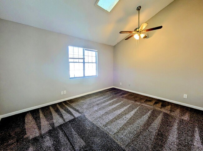 Building Photo - "COMING SOON! Spacious 3-Bedroom Townhouse Retreat with 2.5 Baths in Orange Park Awaits!"