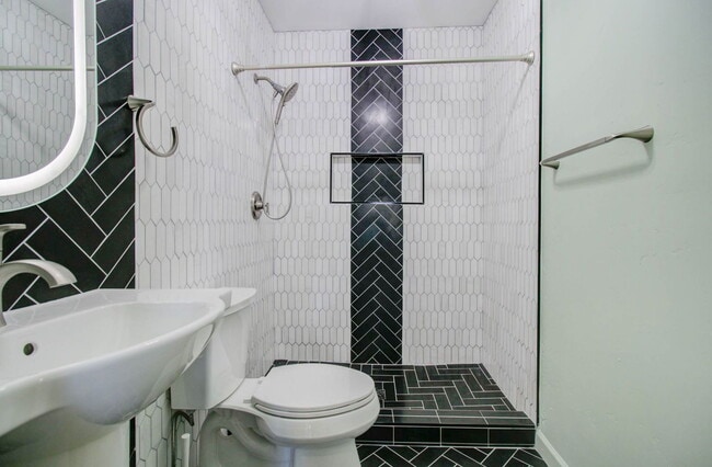 Building Photo - 1301 W Mulberry Dr