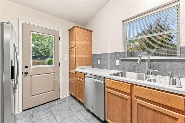 Building Photo - 103 Prairie Springs Loop