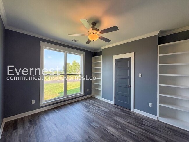 Building Photo - 4-Bed/3.5Bath Home/Available Now!