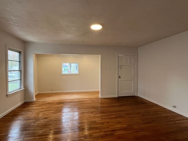 Building Photo - 3 Bedroom 1 Bath House