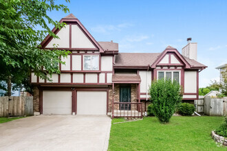 Building Photo - Spacious 4-Bedroom Home