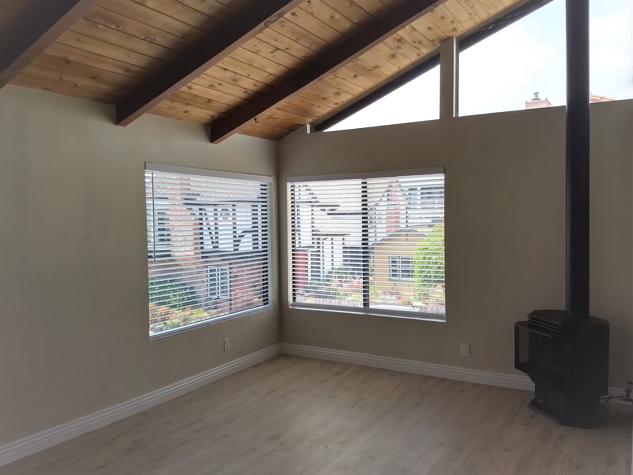 living room - 428 30th St