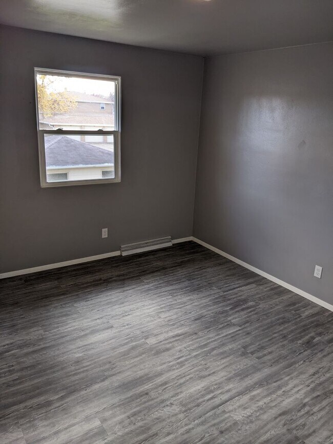 Building Photo - 1727 Silvercrest Dr