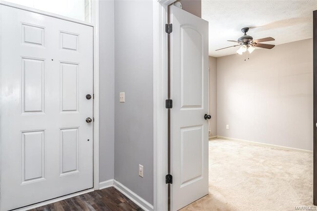 Building Photo - 9025 Saw Tooth Loop