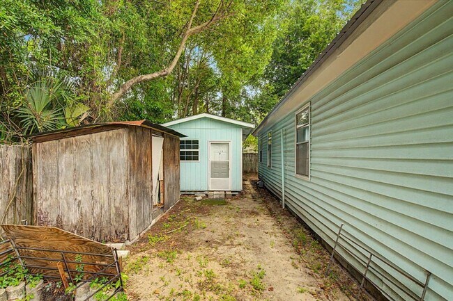 Building Photo - 2 bedroom minutes from SCAD