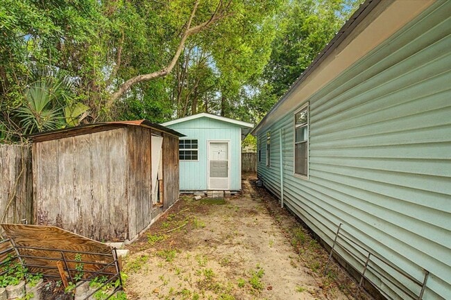 Building Photo - 212 W 58th St