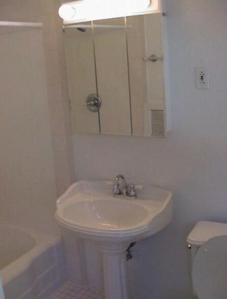 Building Photo - 13 Becket St