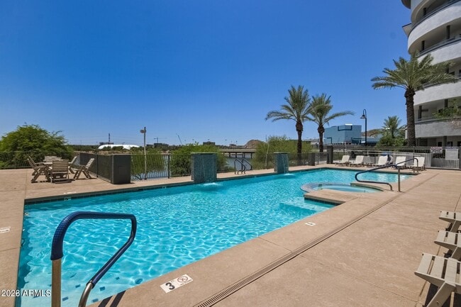 Building Photo - 945 E Playa Del Norte Dr