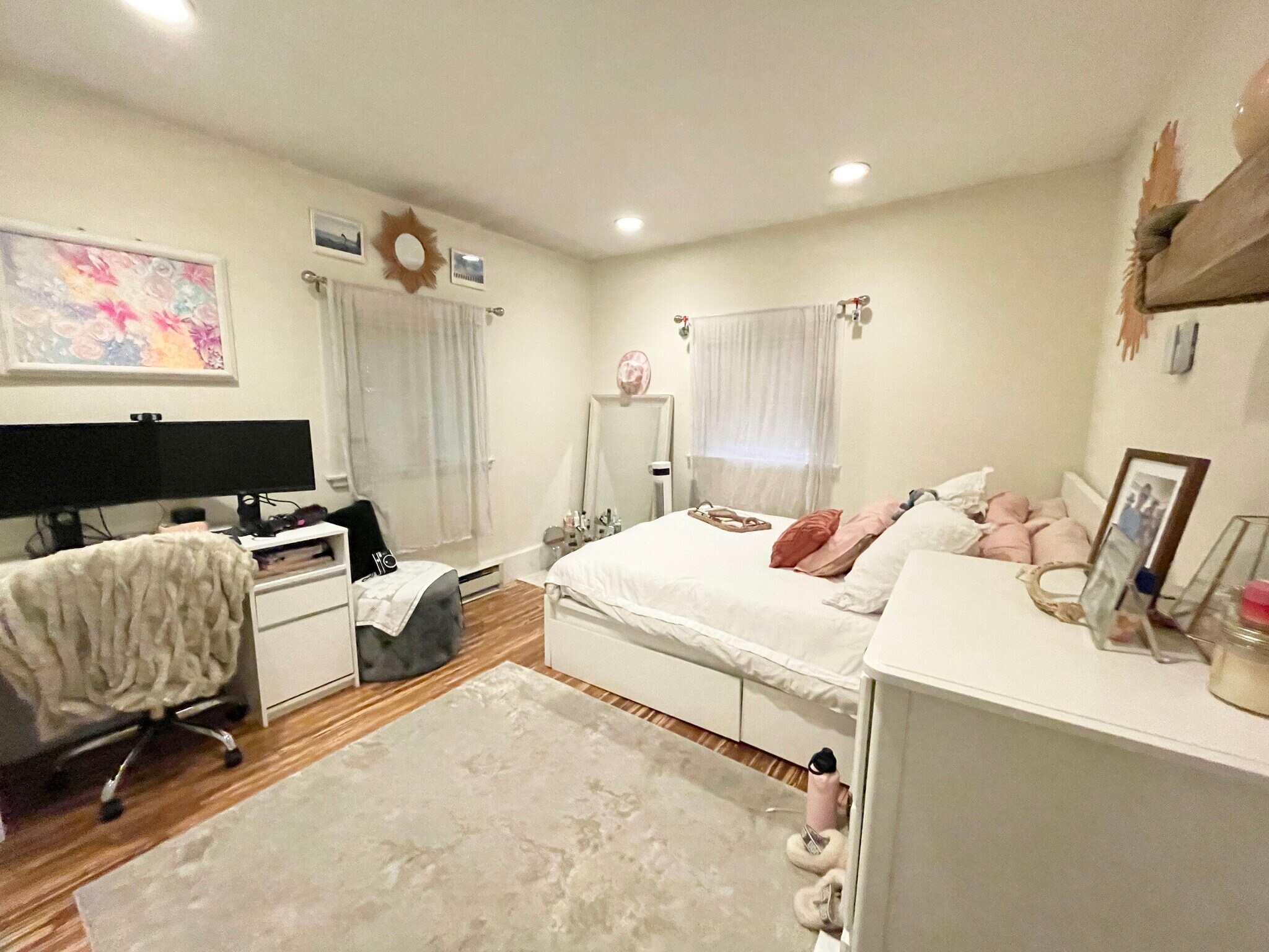 Building Photo - 378 E 8th St