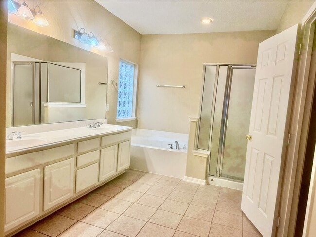 Building Photo - 3723 Tumbling Falls Dr