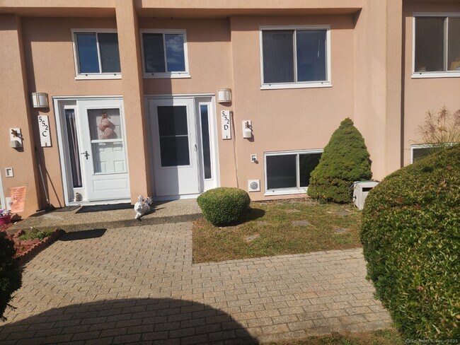 Building Photo - 552 Shennecossett Rd