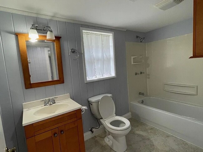 Building Photo - 5369 Munson Hwy