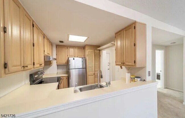 Building Photo - 310 Lookout Ave