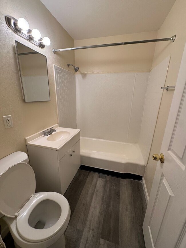 Building Photo - Welcome to SkyView Villa & Somerset Apartm...
