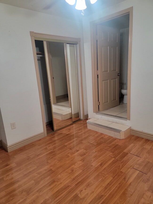 closet - 17427 Lassen St