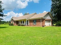 Building Photo - Desirable Oakland Home on Acreage. Owner W...