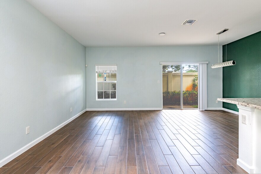 Building Photo - 1134 NW 40th Ter