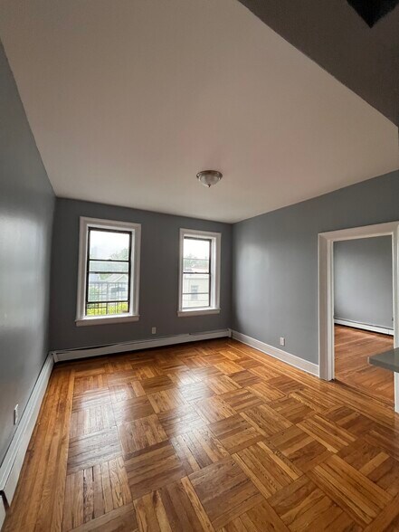 Building Photo - 149 Zabriskie St