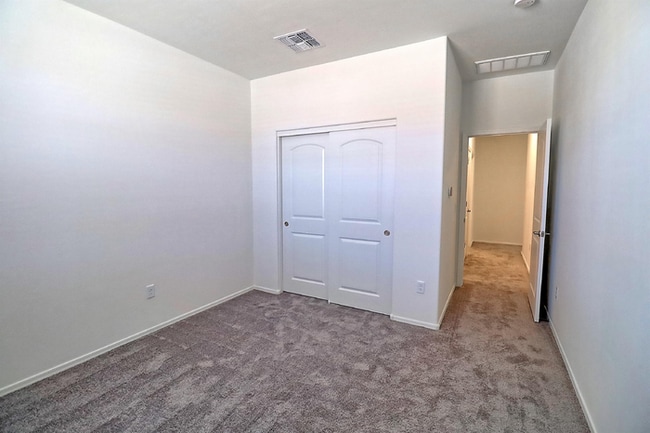 Building Photo - Almost New Rancho Sahuarita Home!