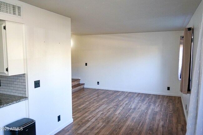 Building Photo - 1261 N 84th Pl