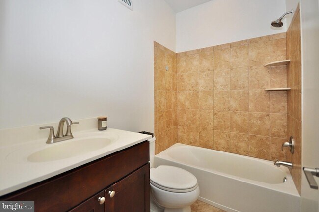 Building Photo - 137-A Equestrian Row Unit