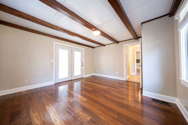 Building Photo - 2654 N Vincent Ave