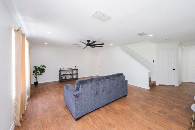Building Photo - 12102 Ent Loop