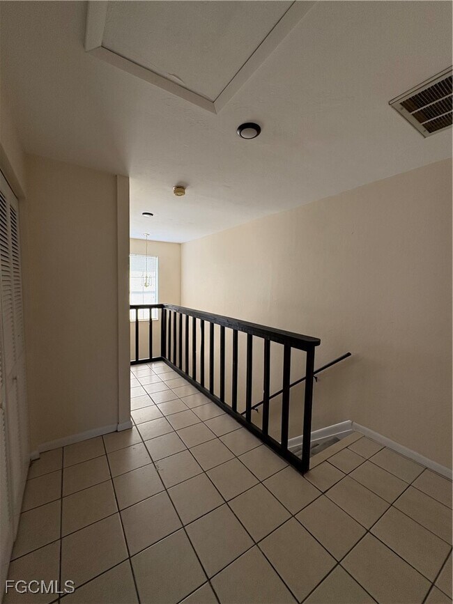 Building Photo - 1005 SW 48th Terrace