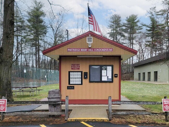 Building Photo - 8 Strawberry Bank Rd