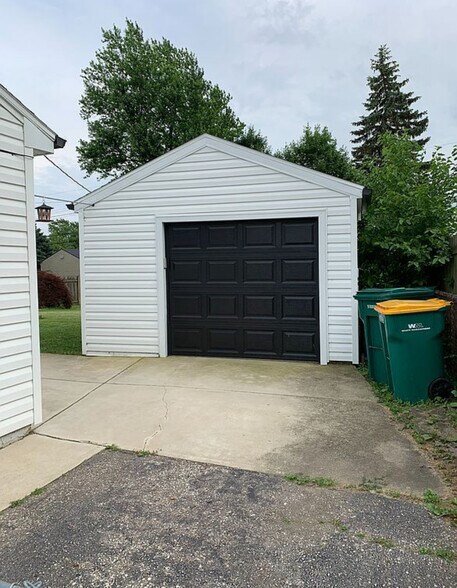 Building Photo - 2448 Bingham Ave