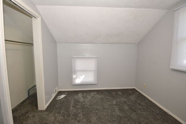 Building Photo - Elkhart 3 bedroom and 2 full baths