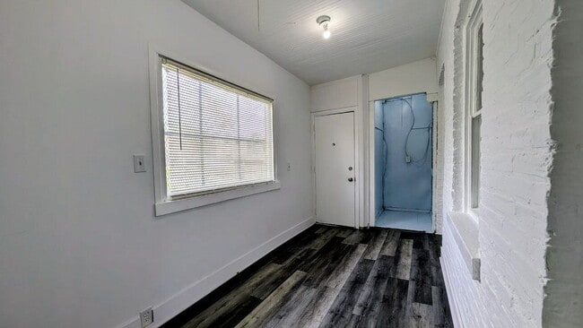 Building Photo - Updated 3-Bedroom | 1.5-Bath | Central AC | In-Unit Laundry – $1,800/month