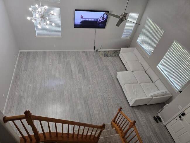 Building Photo - Big beautiful Home for rent in Visalia, Ca