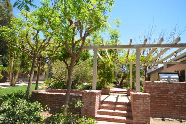 Building Photo - 545 N Avocado Pl