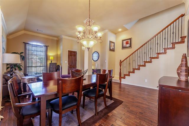 Building Photo - 920 Fannin Dr