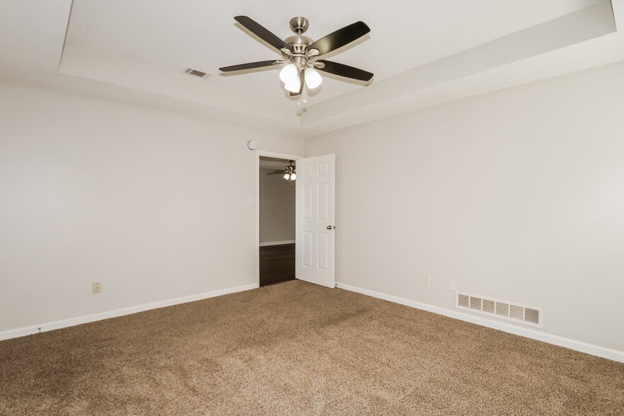 Building Photo - 1110 Greenwich Dr