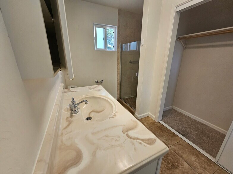 masterbath shower & closet - 109 Kern Ave