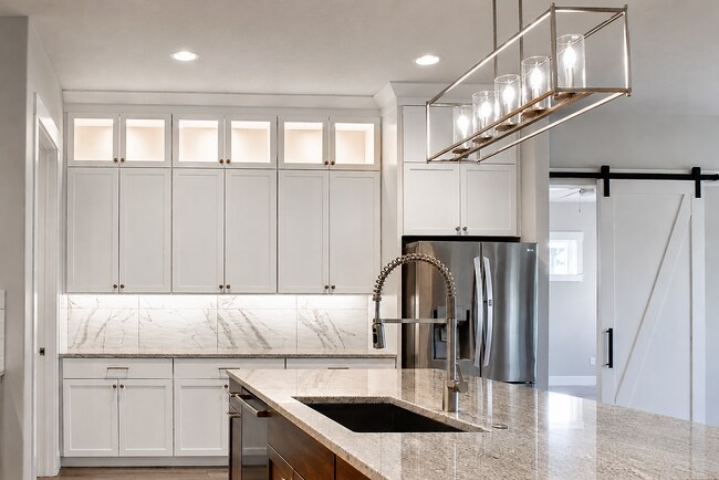 Building Photo - 9042 S La Pampa Way