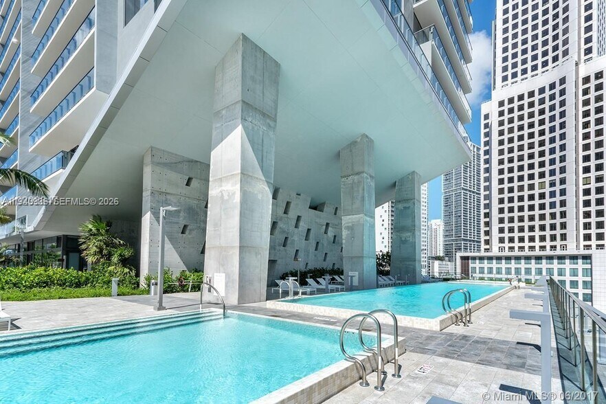 Building Photo - 68 SE 6th St