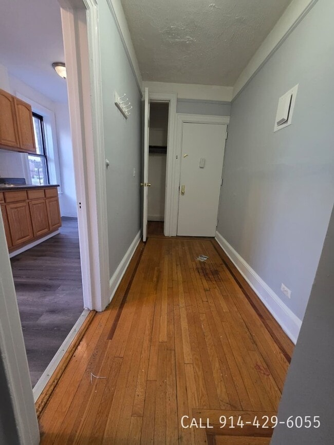 Building Photo - 15 Locust Hill Ave