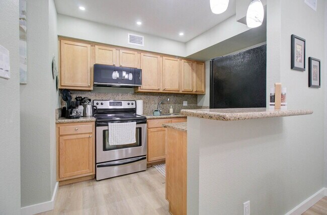 Building Photo - 4410 N Longview Ave