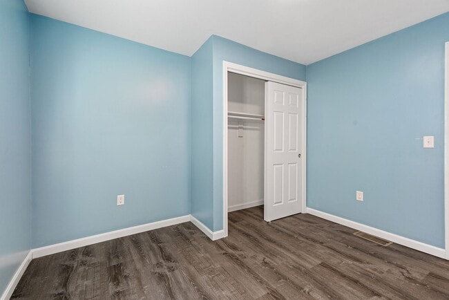 Building Photo - 3 1/2 Baltimore Street