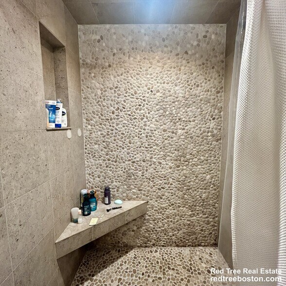 Building Photo - 329 W 4th St