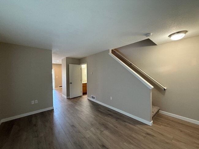 Building Photo - FREE RENT through FEBRUARY - SEE LISTING for DETAILS!  Newly Updated Two Bedroom Townhome Availab...