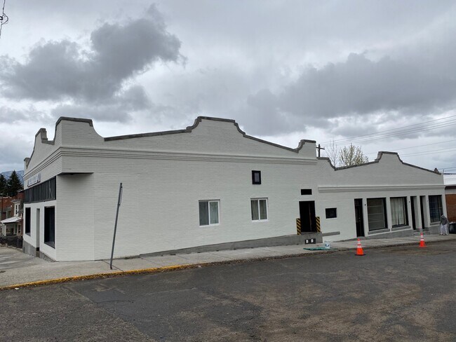 Building Photo - 740 W Granite St