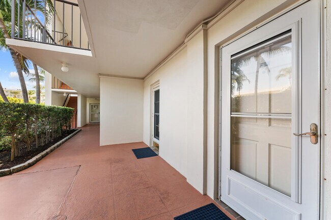 Building Photo - 225 S Beach Rd