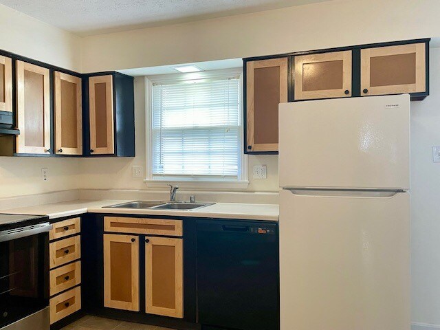 Kitchen right - 3304 Wood Valley Ct