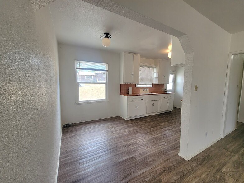 Building Photo - 16911 Glenetta Way