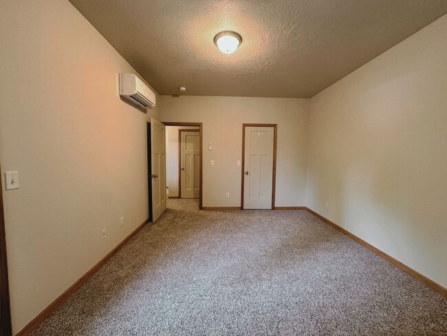 Building Photo - (MUS 1952) Beautiful 3 Bed/2 Bath Town Home